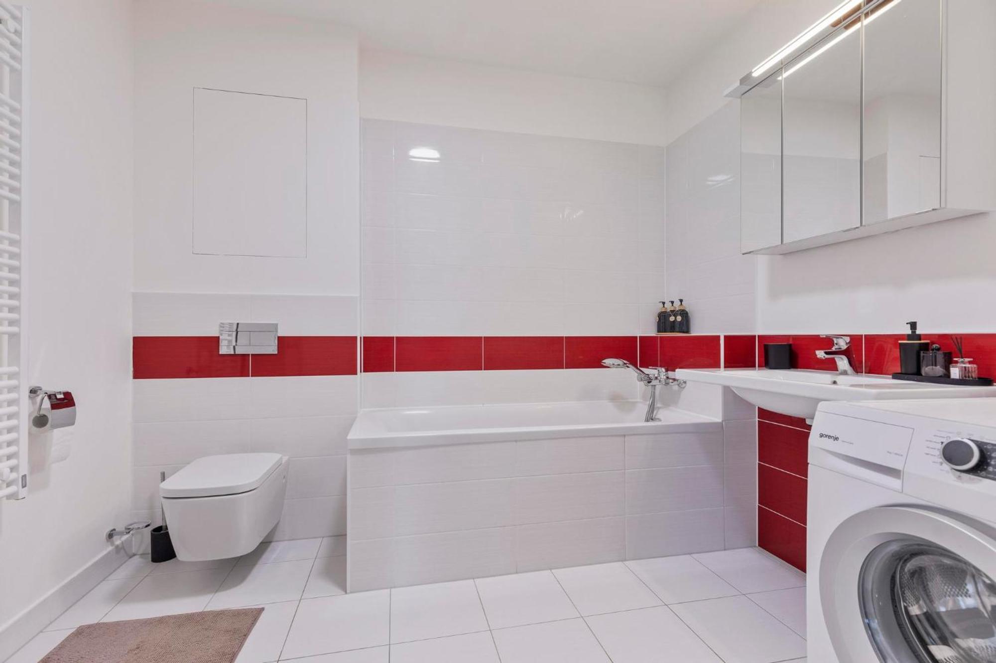 Panorama City Apartment In Downtown Area With Free Parking And Castle View Братислава Екстер'єр фото