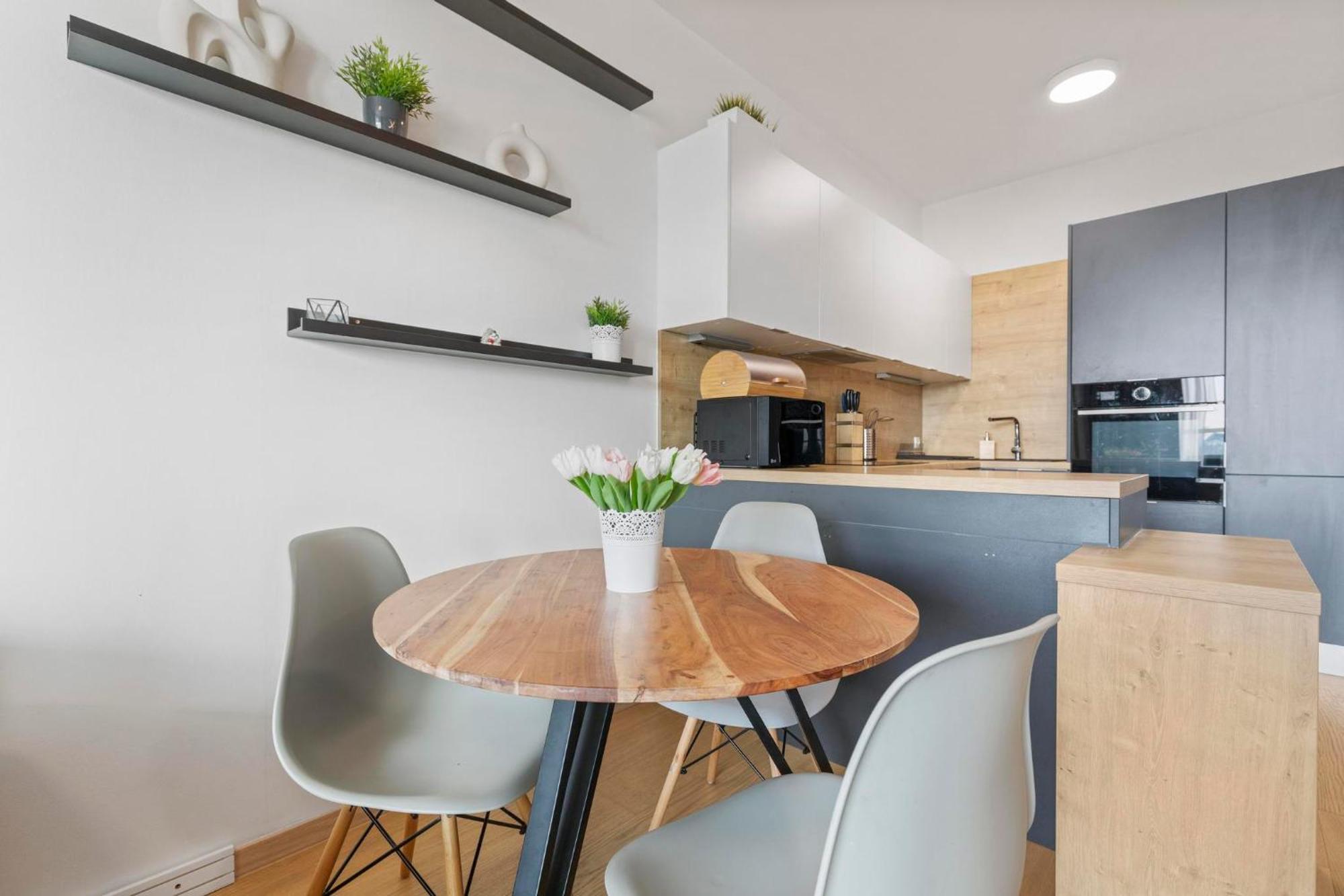 Panorama City Apartment In Downtown Area With Free Parking And Castle View Братислава Екстер'єр фото