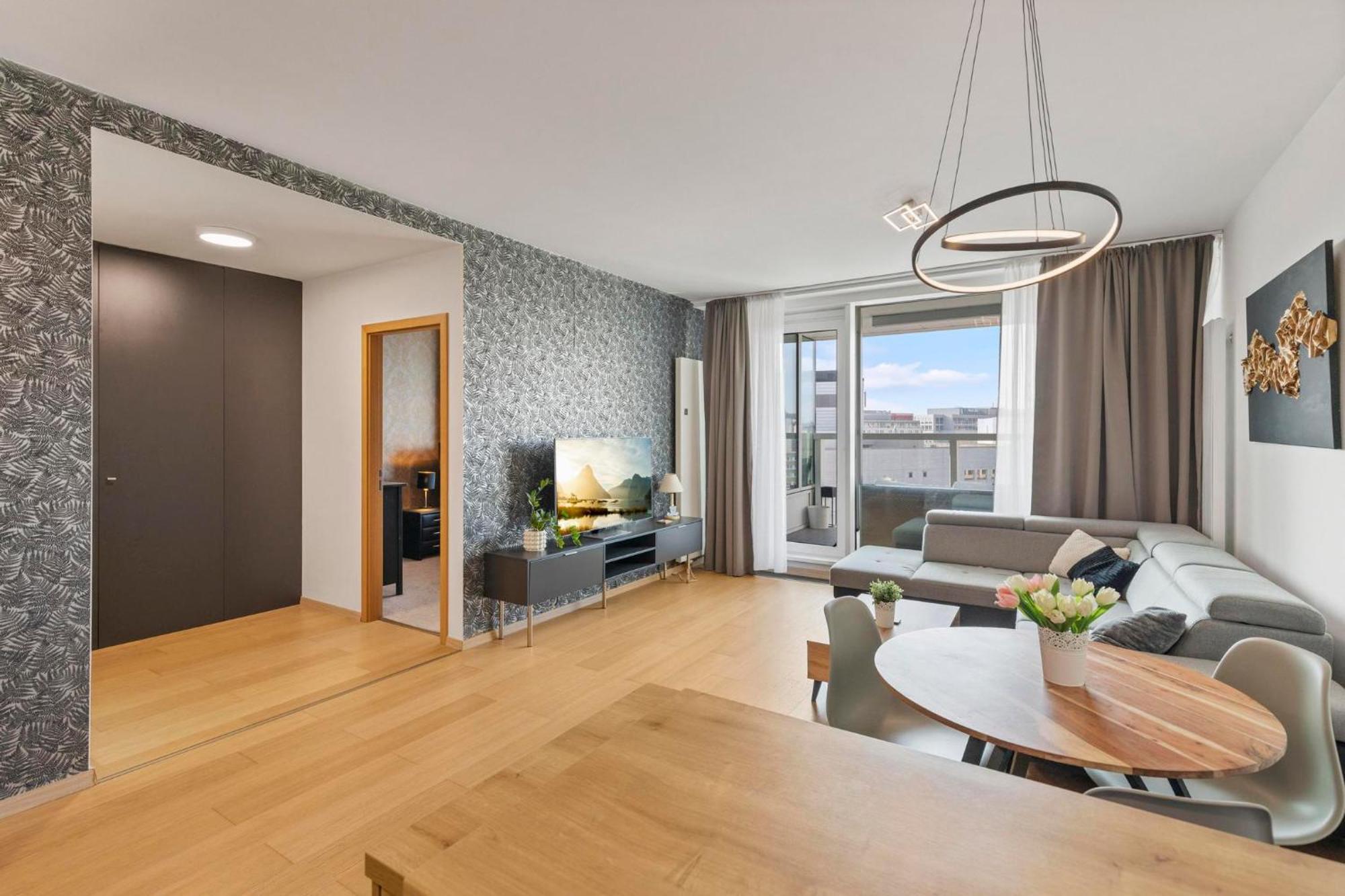 Panorama City Apartment In Downtown Area With Free Parking And Castle View Братислава Екстер'єр фото